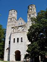 Jumieges, Abbatiale Notre-Dame, Facade occidentale avec son Westwerk (1)